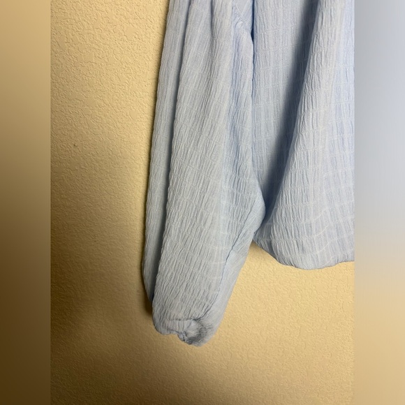 Wayf Pastel Blue Crepe Textured Long Blouson Sleeve Bubble Hem Cropped Blouse L - Picture 3 of 10